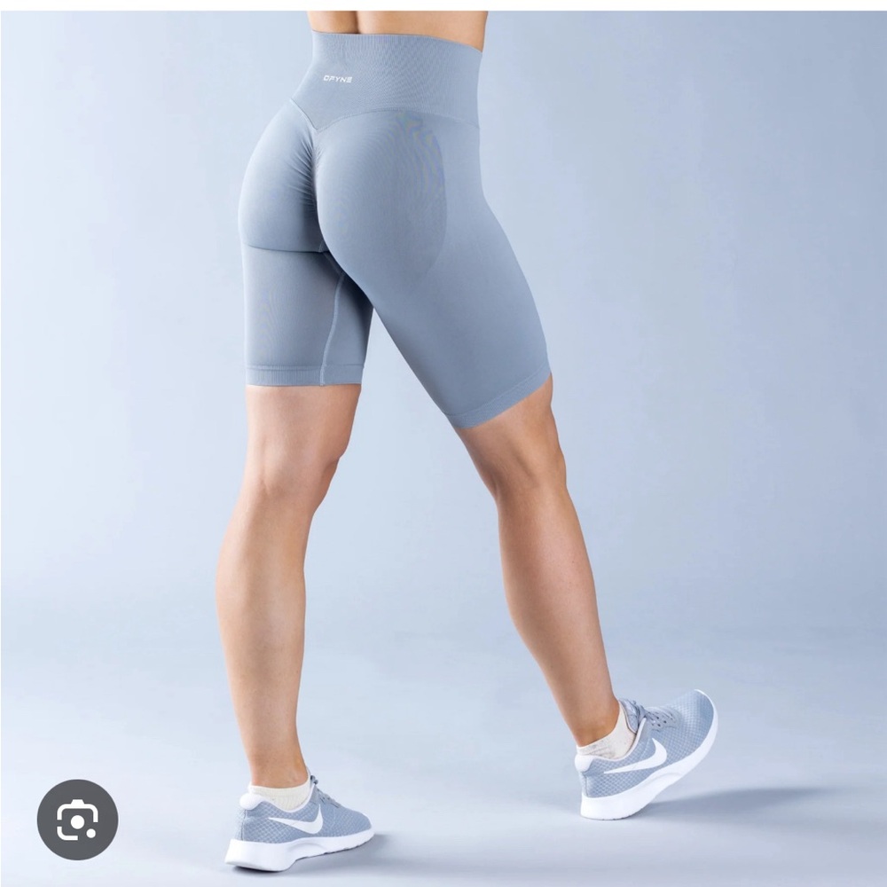 DFYNE shorts! in perfect condition. size medium.